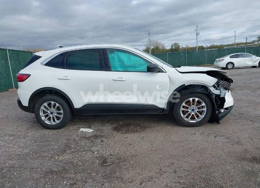 Photo 13 of 2022 Ford Escape SE (VIN 1FMCU9G61NUA60672)