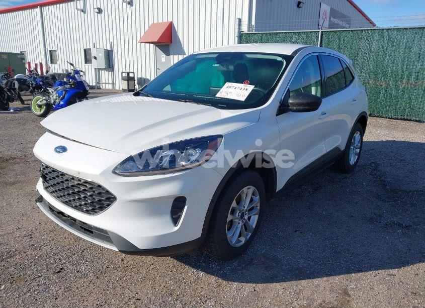 Photo 2 of 2022 Ford Escape SE (VIN 1FMCU9G61NUA60672)