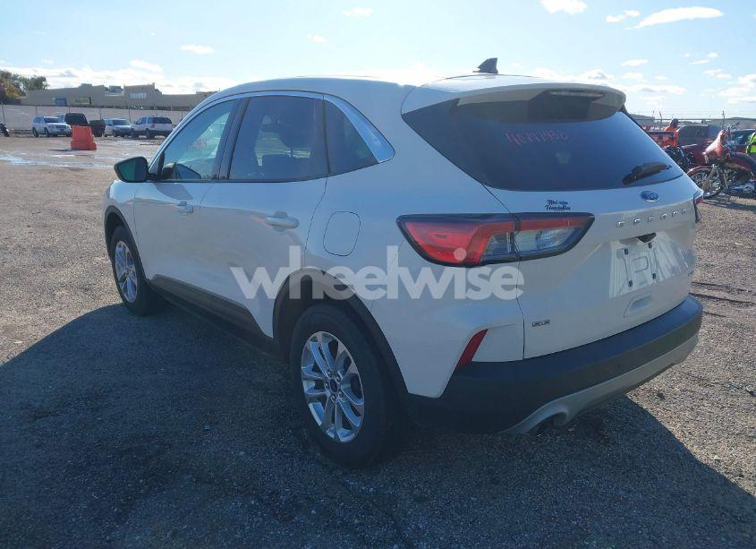 Photo 3 of 2022 Ford Escape SE (VIN 1FMCU9G61NUA60672)