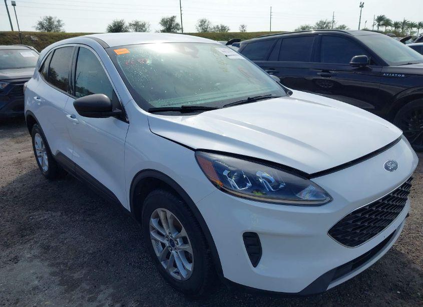 2022 Ford Escape SE (VIN 1FMCU9G61NUA62857) main photo