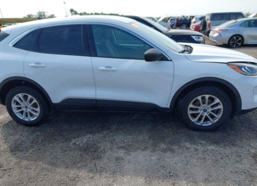 Photo 13 of 2022 Ford Escape SE (VIN 1FMCU9G61NUA62857)