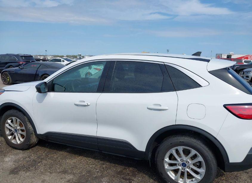 Photo 14 of 2022 Ford Escape SE (VIN 1FMCU9G61NUA62857)