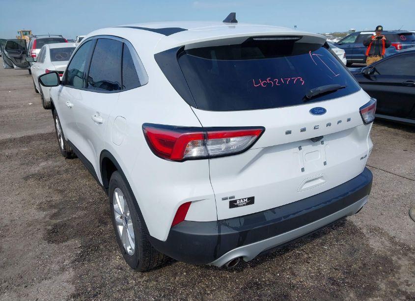 Photo 3 of 2022 Ford Escape SE (VIN 1FMCU9G61NUA62857)
