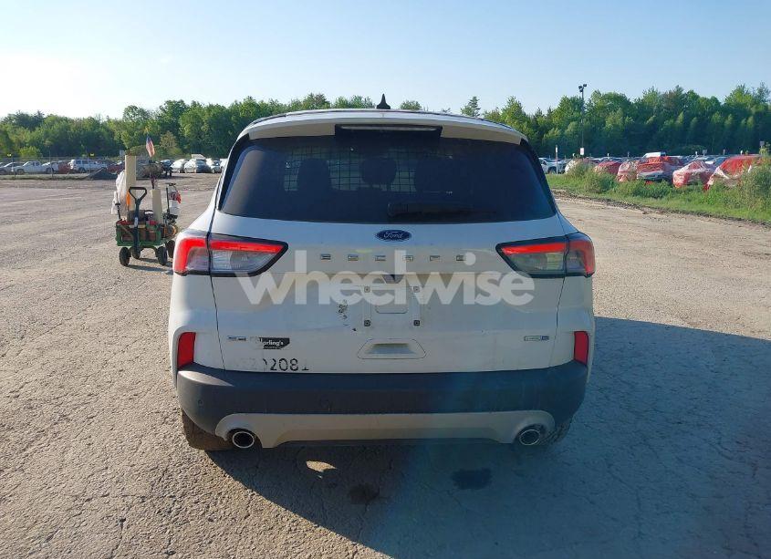 Photo 16 of 2022 Ford Escape SE (VIN 1FMCU9G61NUA67718)
