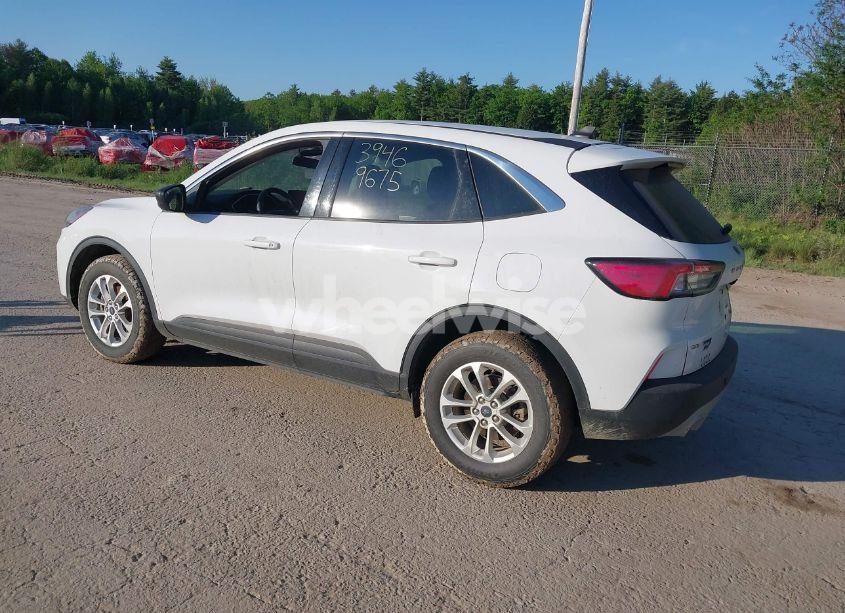 Photo 3 of 2022 Ford Escape SE (VIN 1FMCU9G61NUA67718)