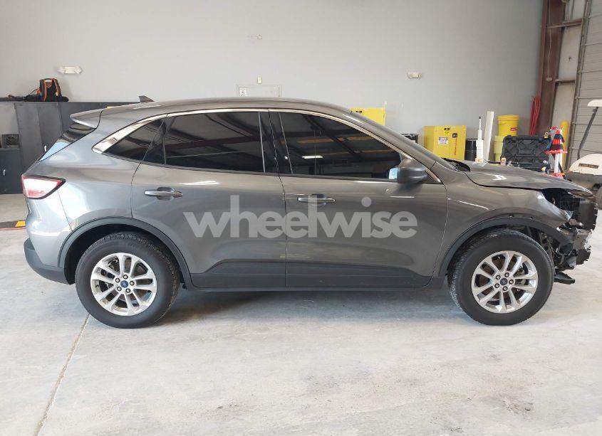 Photo 14 of 2022 Ford Escape SE (VIN 1FMCU9G61NUB81492)
