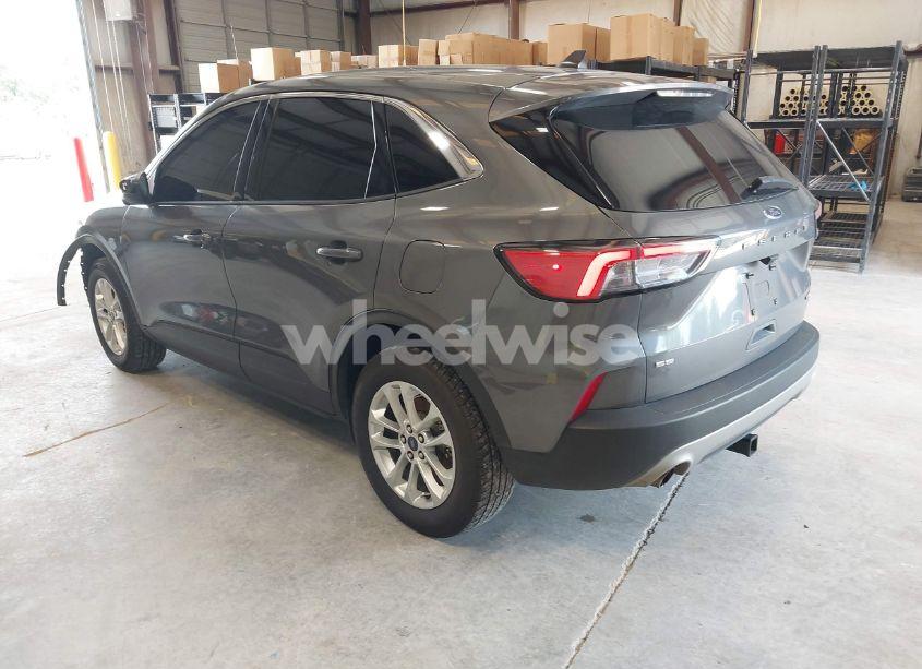 Photo 3 of 2022 Ford Escape SE (VIN 1FMCU9G61NUB81492)