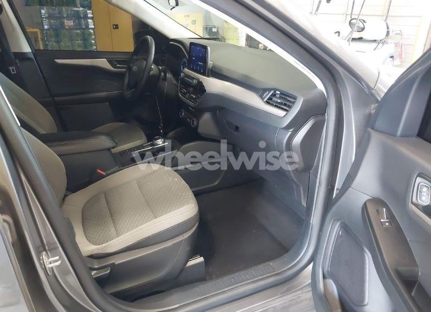 Photo 5 of 2022 Ford Escape SE (VIN 1FMCU9G61NUB81492)