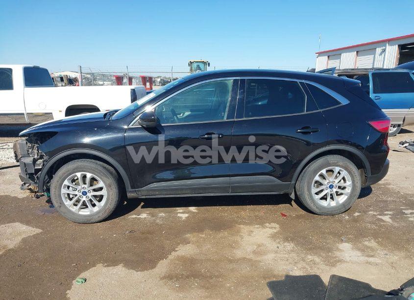 Photo 15 of 2020 Ford Escape SE (VIN 1FMCU9G62LUB25722)