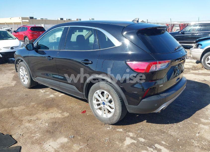 Photo 3 of 2020 Ford Escape SE (VIN 1FMCU9G62LUB25722)