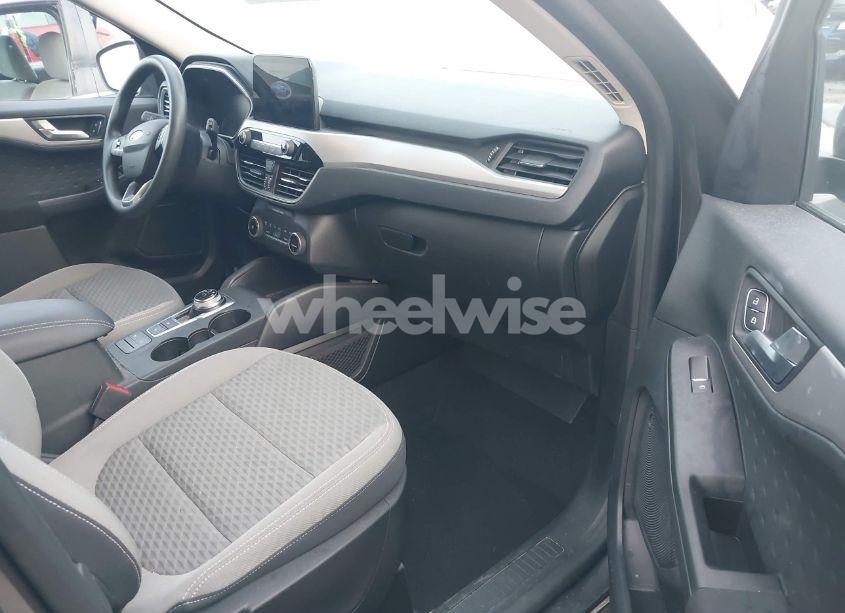 Photo 5 of 2020 Ford Escape SE (VIN 1FMCU9G62LUB56744)