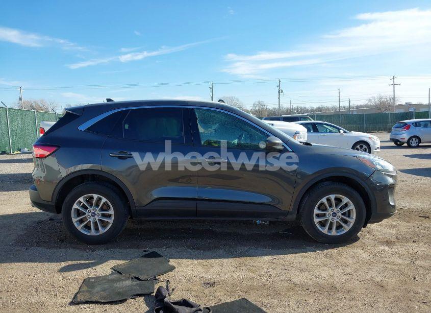 Photo 13 of 2020 Ford Escape SE (VIN 1FMCU9G62LUC21835)