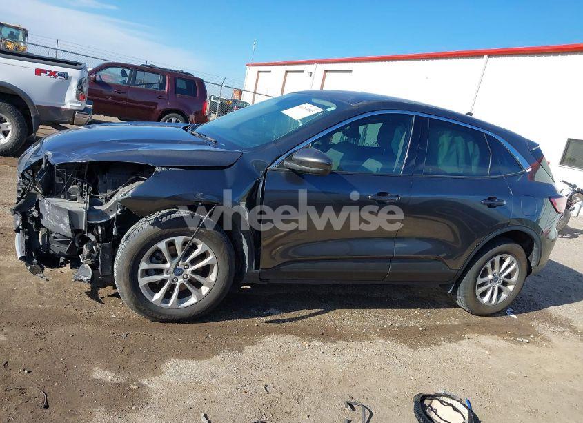 Photo 14 of 2020 Ford Escape SE (VIN 1FMCU9G62LUC21835)