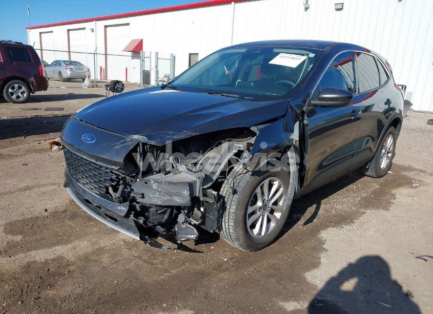 Photo 2 of 2020 Ford Escape SE (VIN 1FMCU9G62LUC21835)