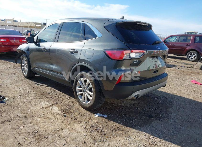 Photo 3 of 2020 Ford Escape SE (VIN 1FMCU9G62LUC21835)