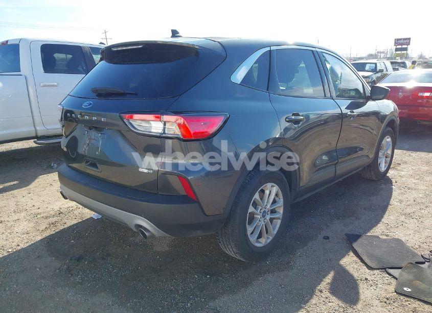 Photo 4 of 2020 Ford Escape SE (VIN 1FMCU9G62LUC21835)