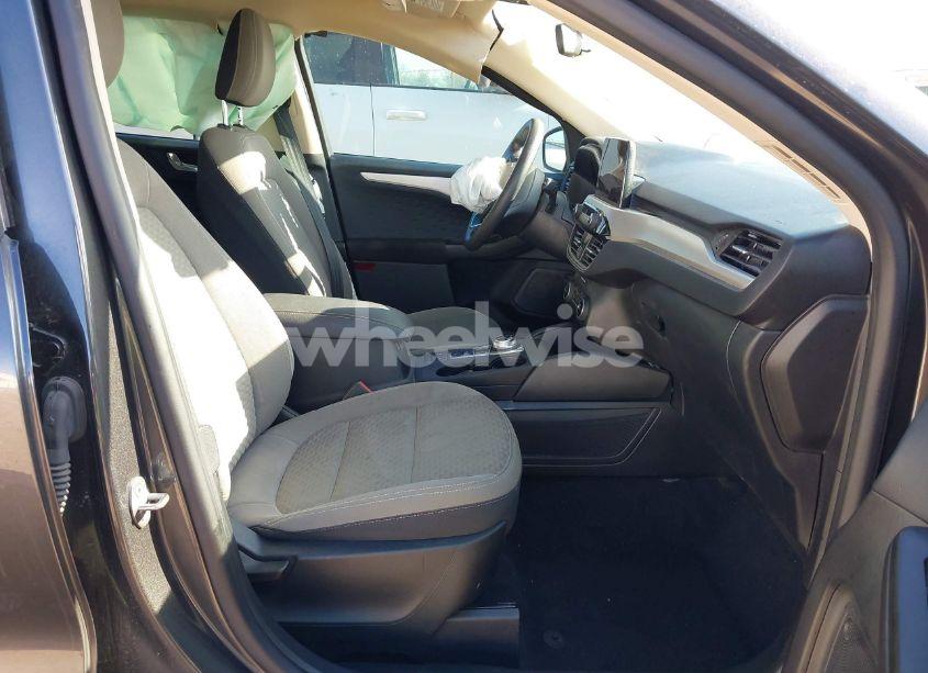 Photo 5 of 2020 Ford Escape SE (VIN 1FMCU9G62LUC21835)