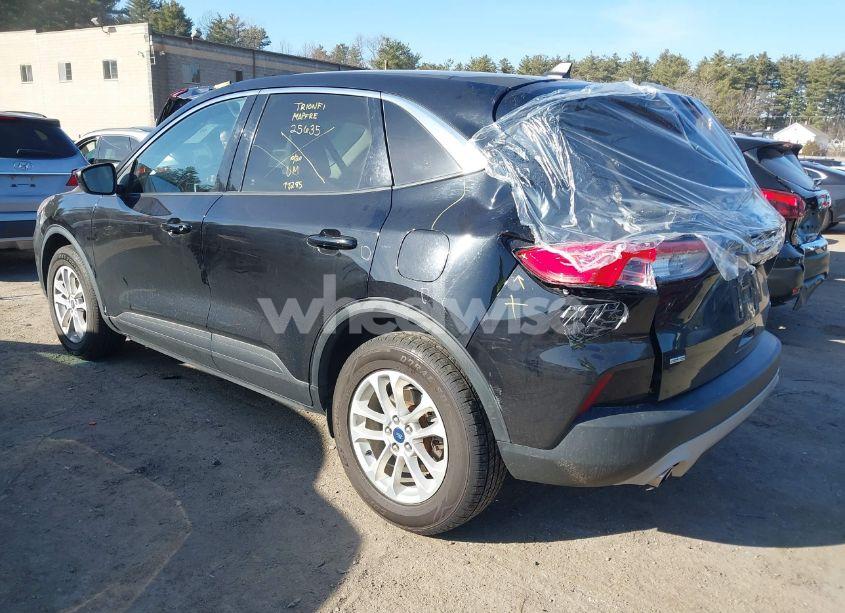 Photo 3 of 2020 Ford Escape SE (VIN 1FMCU9G62LUC22404)