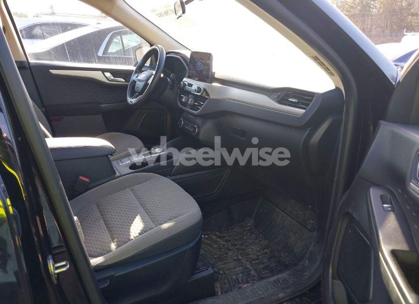 Photo 5 of 2020 Ford Escape SE (VIN 1FMCU9G62LUC22404)