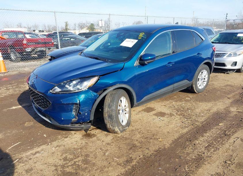 Photo 2 of 2020 Ford Escape SE (VIN 1FMCU9G62LUC32141)