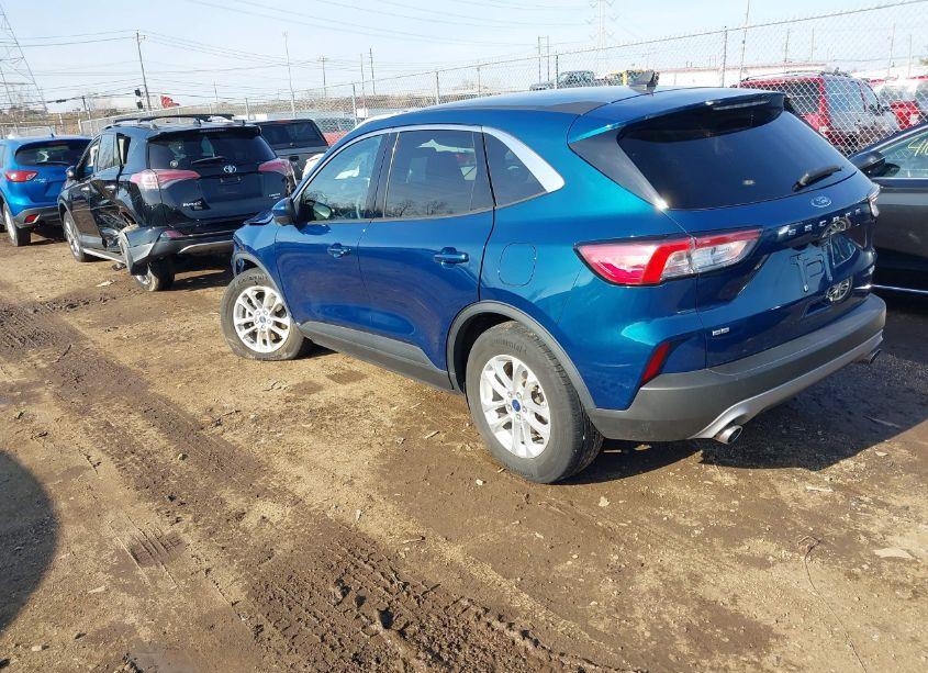 Photo 3 of 2020 Ford Escape SE (VIN 1FMCU9G62LUC32141)
