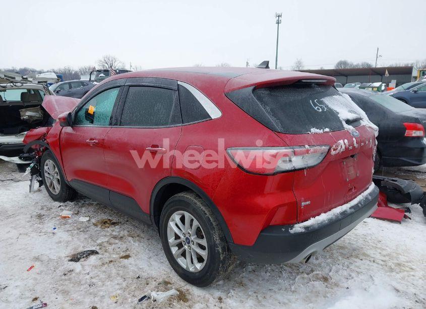 Photo 3 of 2020 Ford Escape SE (VIN 1FMCU9G62LUC65799)