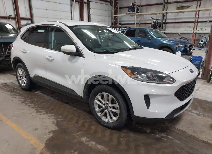 2021 Ford Escape SE (VIN 1FMCU9G62MUA39795) main photo