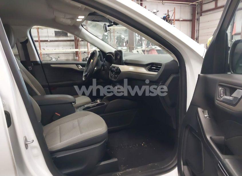 Photo 5 of 2021 Ford Escape SE (VIN 1FMCU9G62MUA39795)