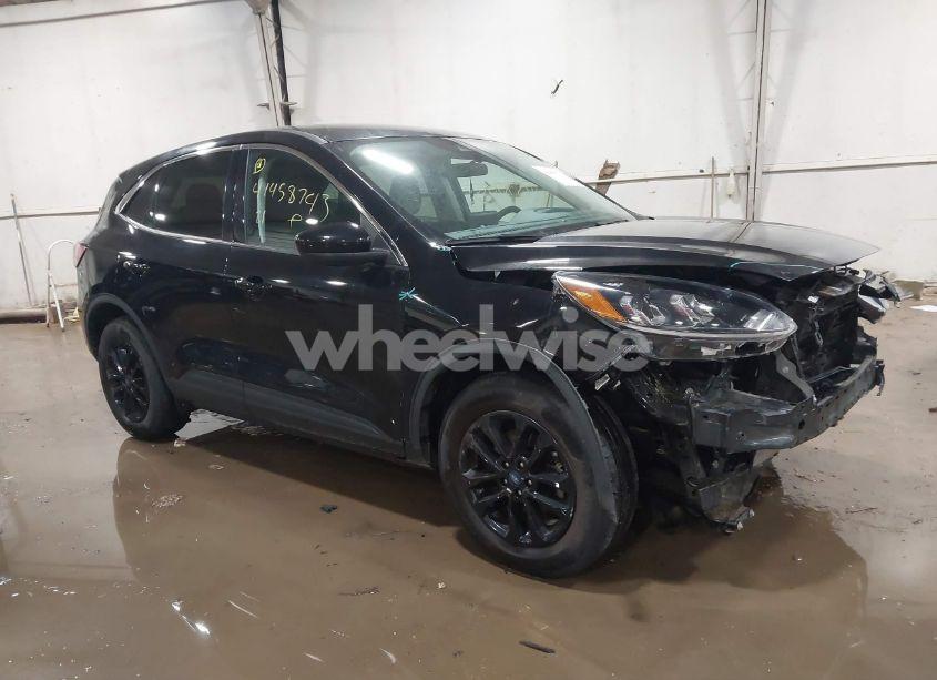 2021 Ford Escape SE (VIN 1FMCU9G62MUB21235) main photo