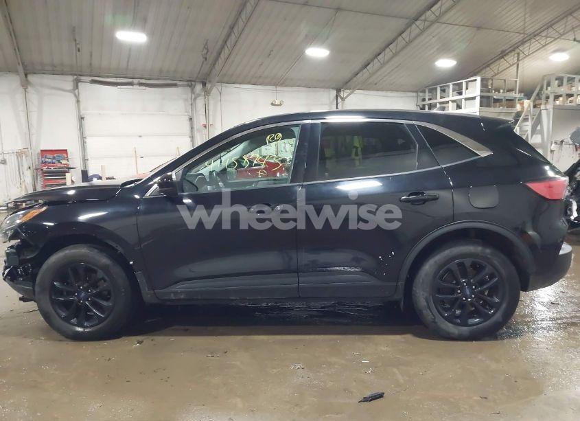 Photo 14 of 2021 Ford Escape SE (VIN 1FMCU9G62MUB21235)