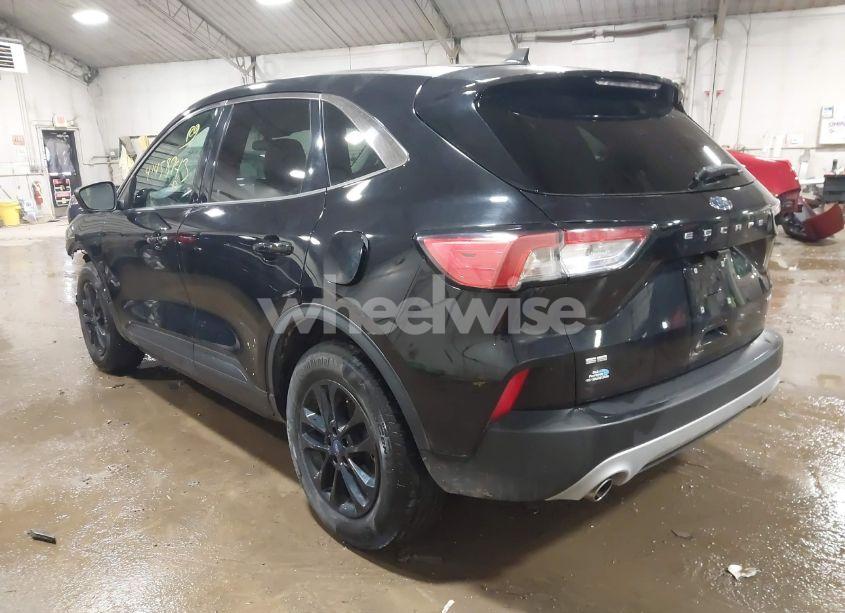 Photo 3 of 2021 Ford Escape SE (VIN 1FMCU9G62MUB21235)