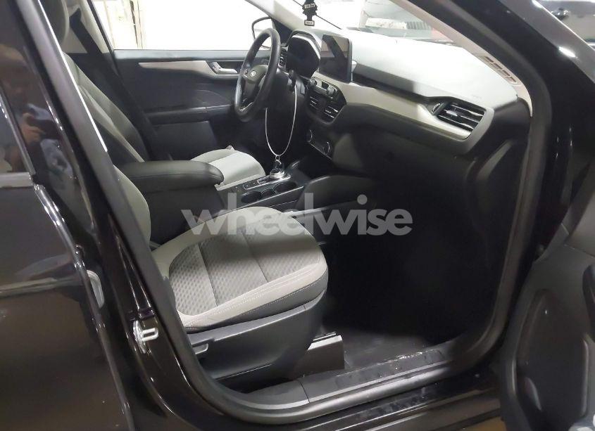 Photo 5 of 2021 Ford Escape SE (VIN 1FMCU9G62MUB21235)