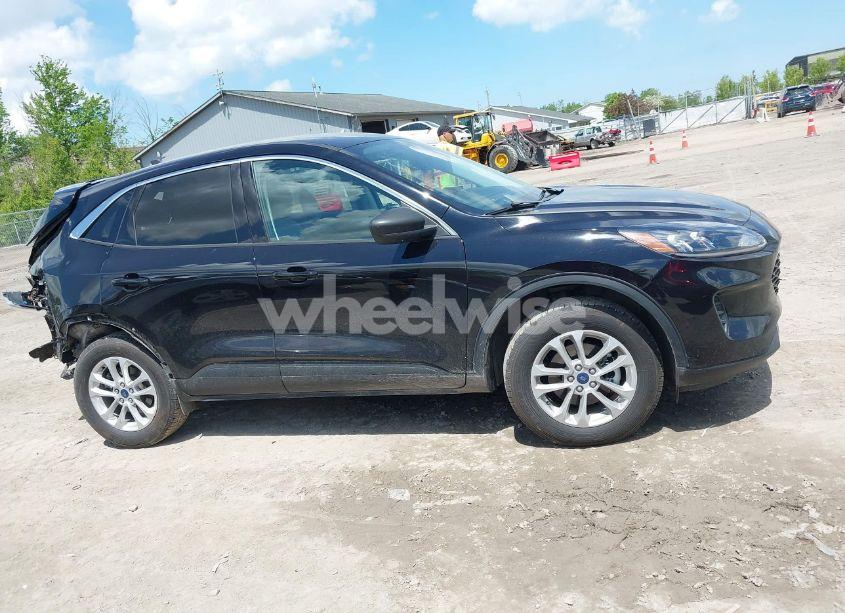 Photo 13 of 2022 Ford Escape SE (VIN 1FMCU9G62NUA32931)