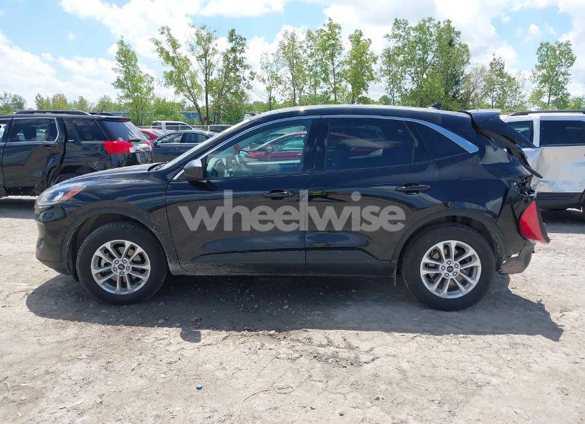 Photo 14 of 2022 Ford Escape SE (VIN 1FMCU9G62NUA32931)
