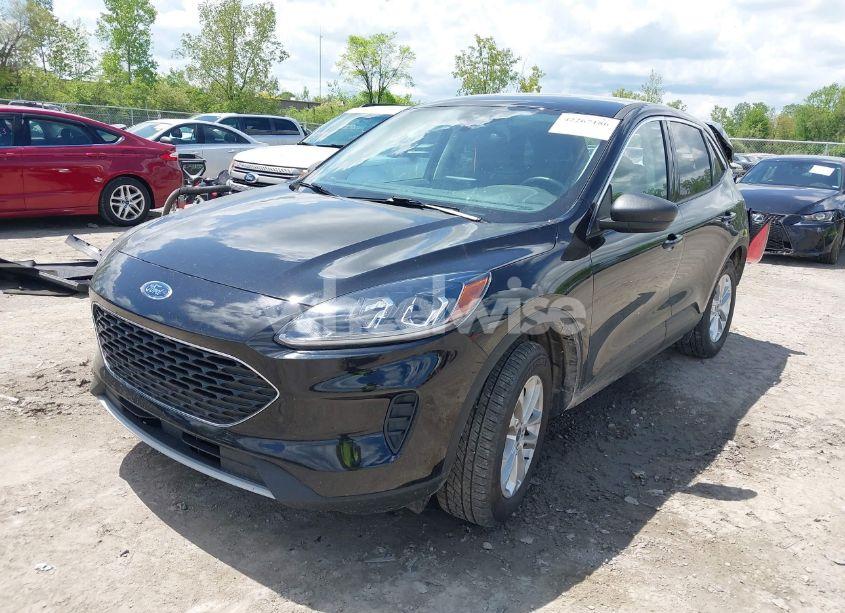 Photo 2 of 2022 Ford Escape SE (VIN 1FMCU9G62NUA32931)