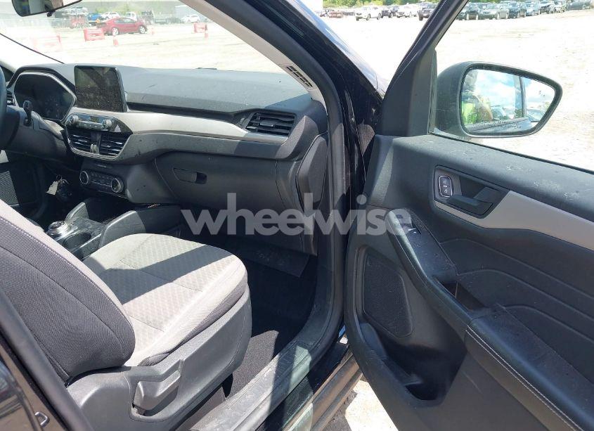 Photo 5 of 2022 Ford Escape SE (VIN 1FMCU9G62NUA32931)