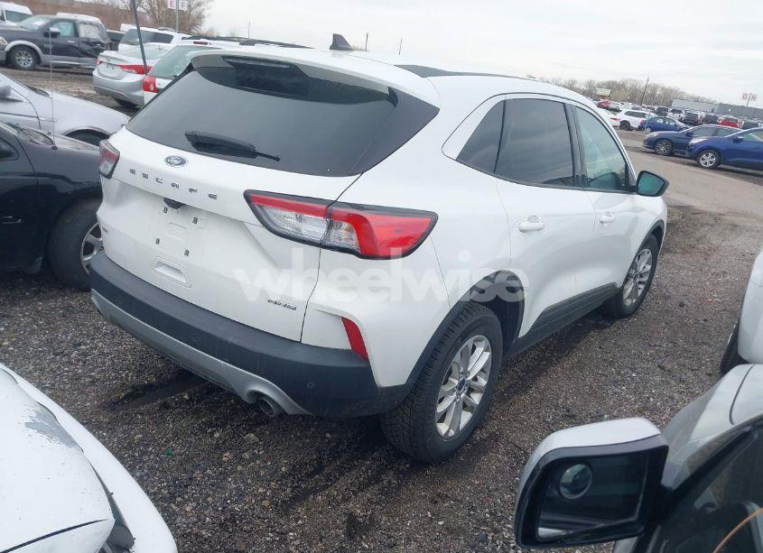 Photo 4 of 2022 Ford Escape SE (VIN 1FMCU9G62NUA60759)