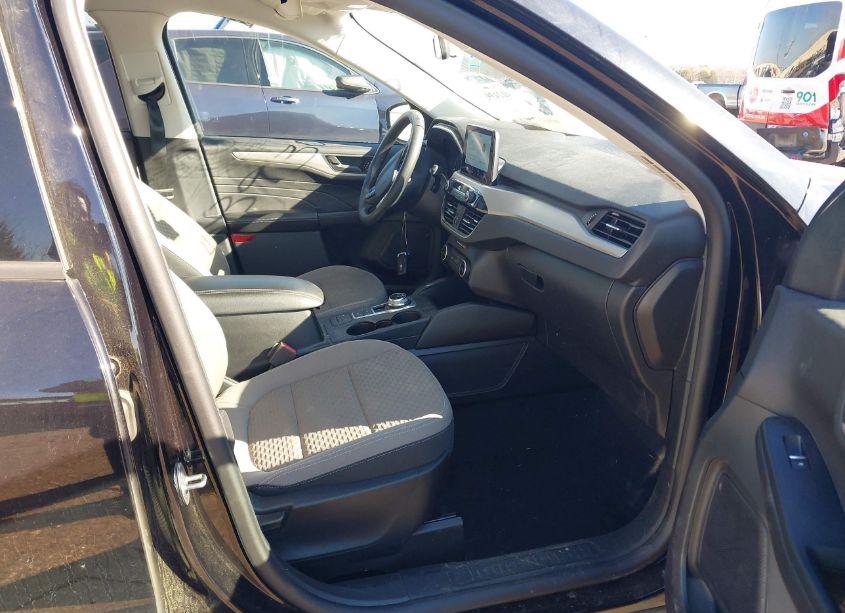 Photo 5 of 2022 Ford Escape SE (VIN 1FMCU9G62NUA66514)