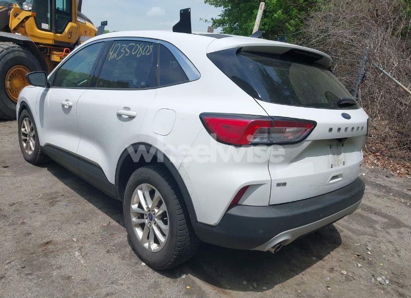 Photo 3 of 2022 Ford Escape SE (VIN 1FMCU9G62NUA67291)