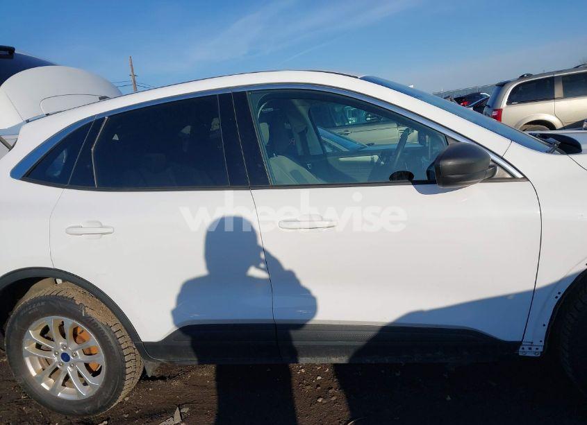 Photo 13 of 2022 Ford Escape SE (VIN 1FMCU9G62NUA68442)