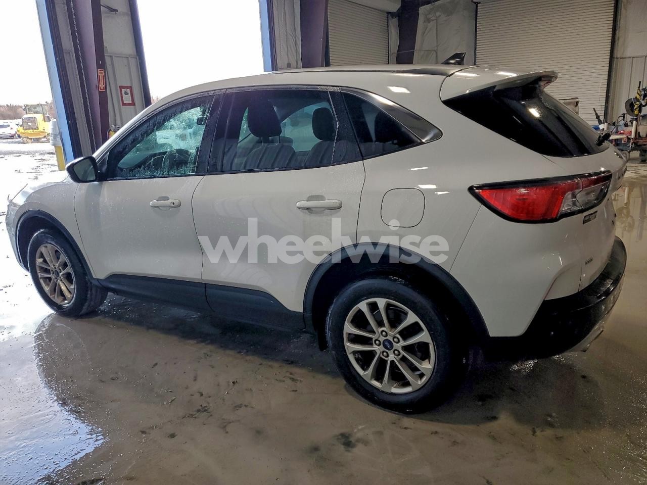 Photo 2 of 2022 FORD ESCAPE SE (VIN 1FMCU9G62NUA99030)