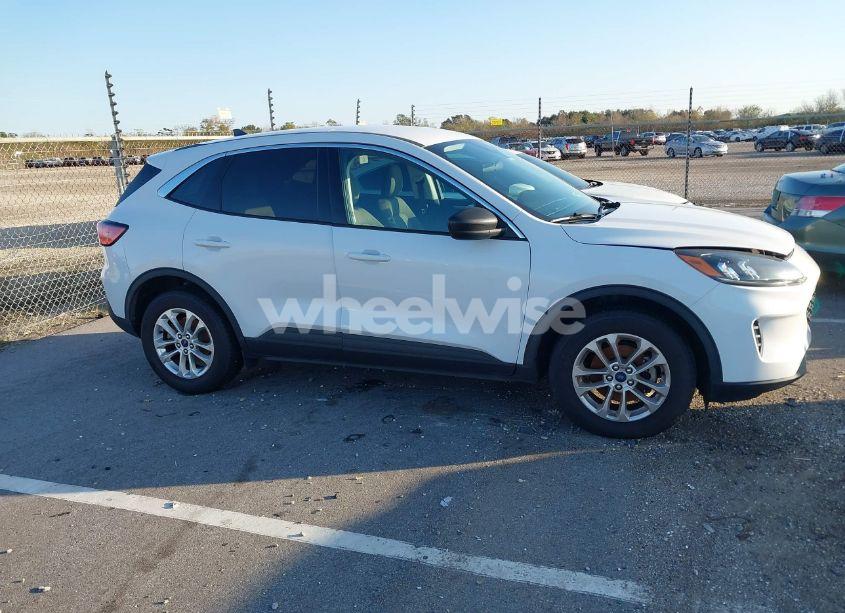 Photo 13 of 2022 Ford Escape SE (VIN 1FMCU9G62NUB11192)