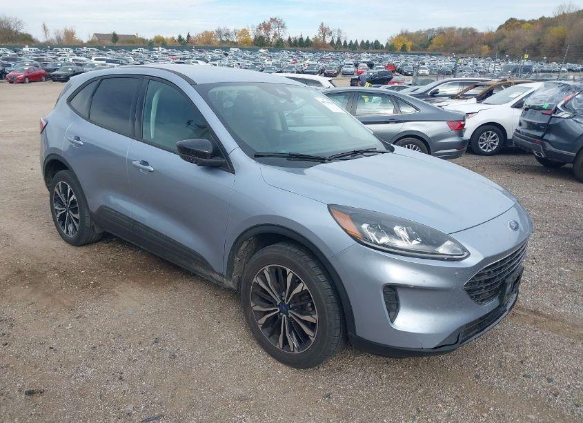 2022 Ford Escape SE (VIN 1FMCU9G62NUB17381) main photo