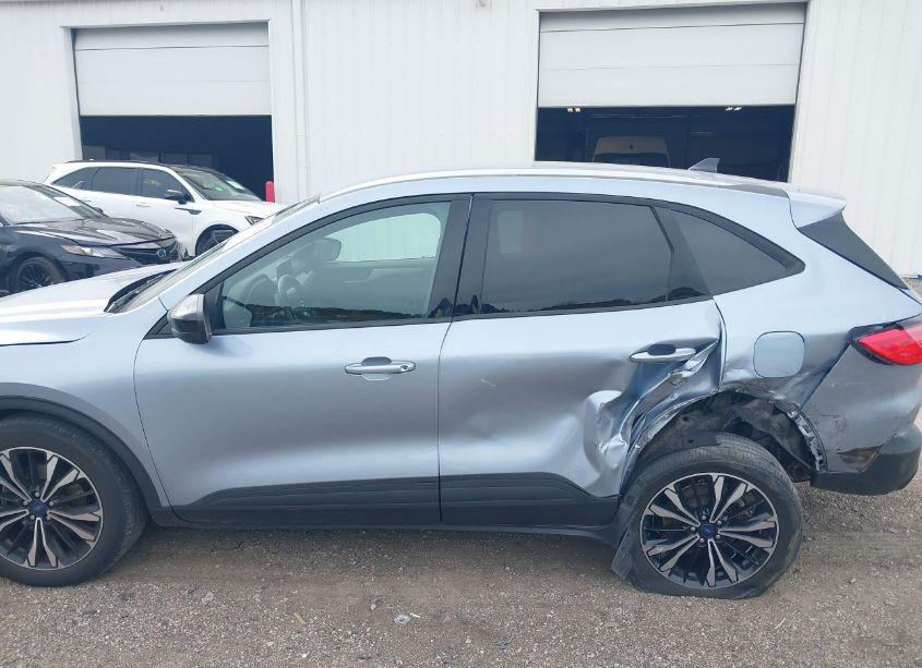 Photo 14 of 2022 Ford Escape SE (VIN 1FMCU9G62NUB17381)