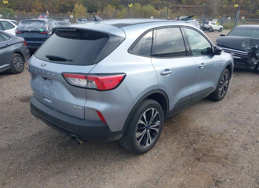 Photo 4 of 2022 Ford Escape SE (VIN 1FMCU9G62NUB17381)