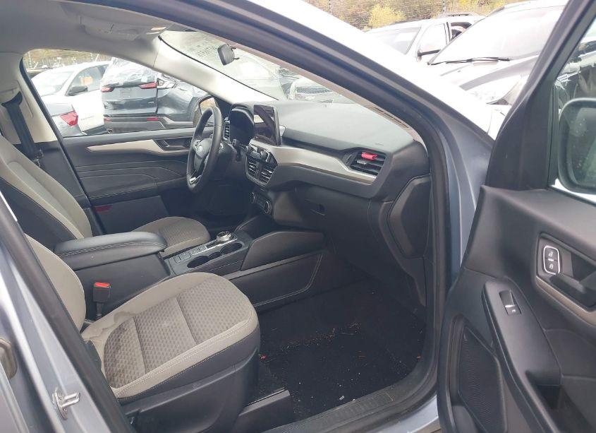 Photo 5 of 2022 Ford Escape SE (VIN 1FMCU9G62NUB17381)