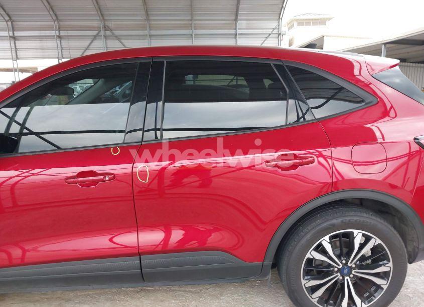 Photo 15 of 2022 Ford Escape SE (VIN 1FMCU9G62NUB50719)