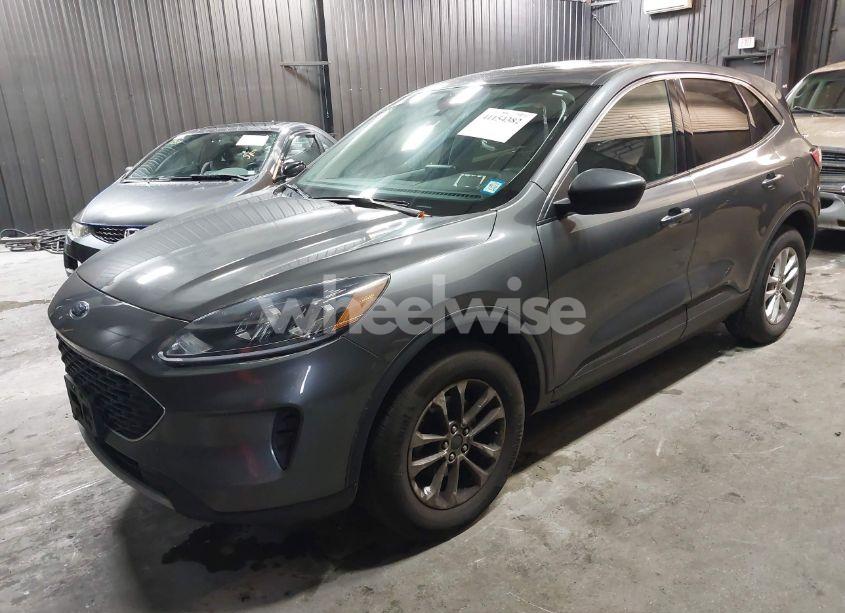 Photo 2 of 2022 Ford Escape SE (VIN 1FMCU9G62NUB98558)