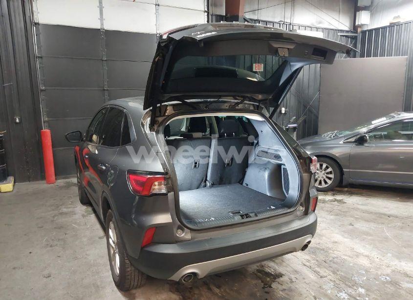 Photo 3 of 2022 Ford Escape SE (VIN 1FMCU9G62NUB98558)