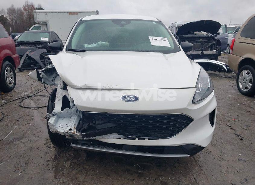 Photo 13 of 2022 Ford Escape SE (VIN 1FMCU9G62NUC00423)